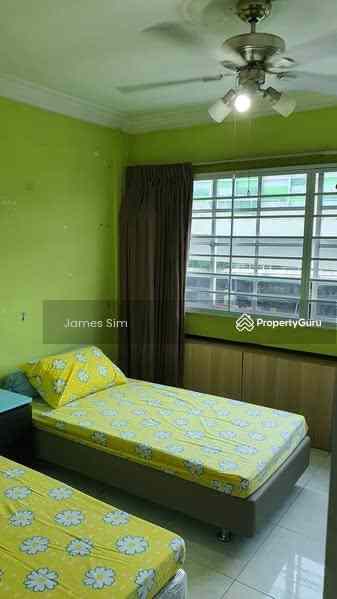 348 Tampines Street 33: D18 Tampines HDB Flat | Prop-GPT the AI-Powered Property Guru