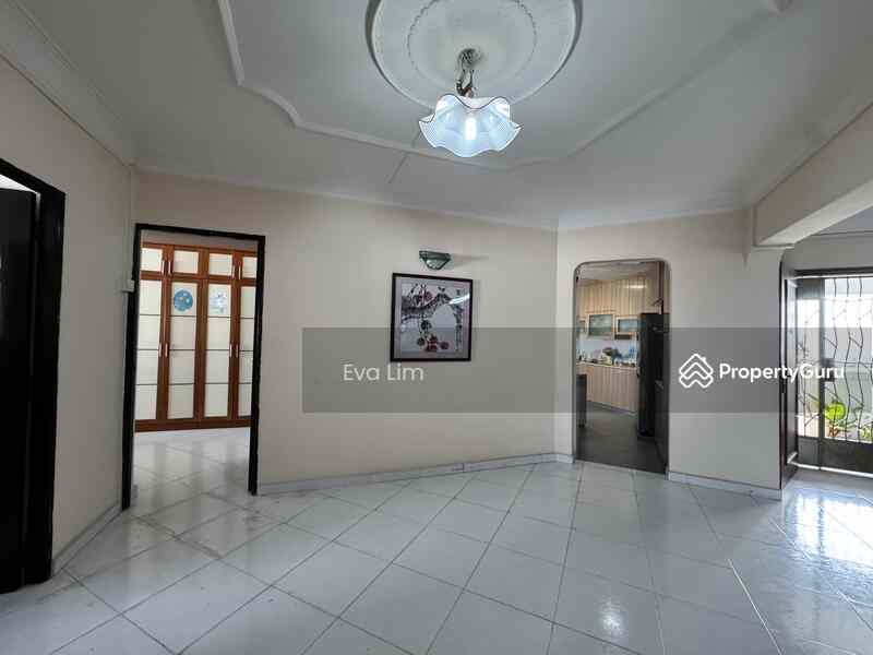 Prop-GPT: HDB Flat: D23 Bukit Batok 203 Bukit Batok Street 21