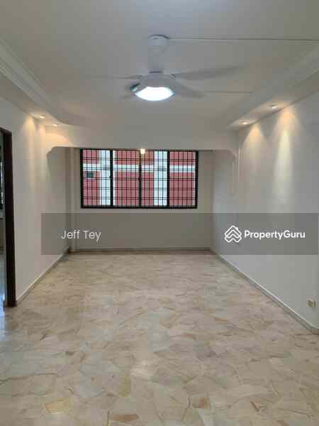 304 Tampines Street 32: D18 Tampines HDB Flat | Prop-GPT the AI-Powered Property Guru