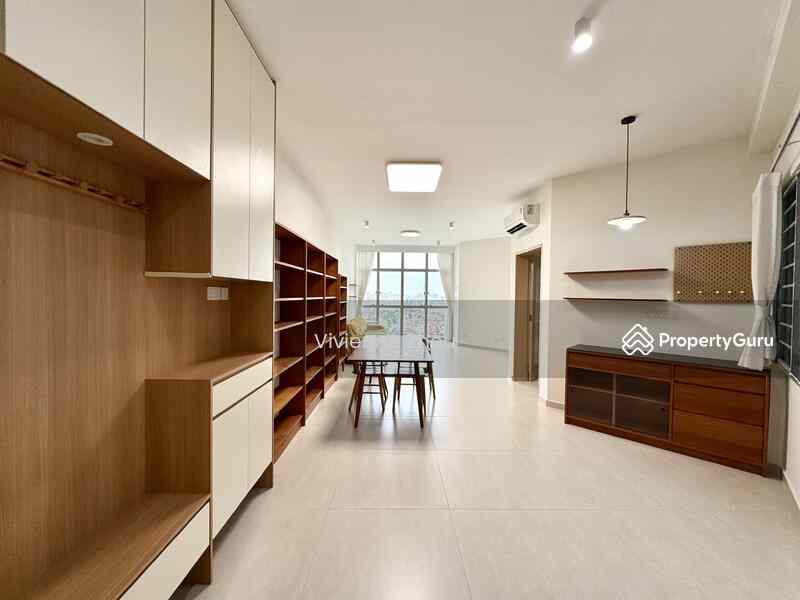 Prop-GPT: Condominium: D16 Bayshore The Bayshore