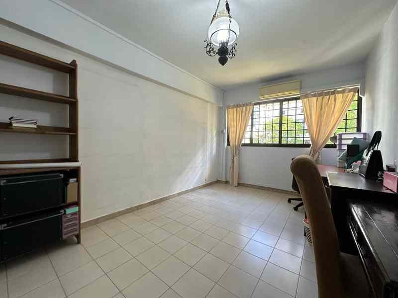 305 Jurong East Street 32: D22 Jurong HDB Apartment | Prop-GPT the AI-Powered Property Guru