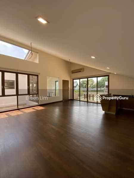 Prop-GPT: Semi-Detached: D10 Holland Beautiful Corner Semi-D on Greenleaf Rise