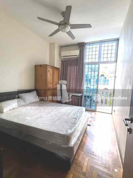 Prop-GPT: Terrace: D18 Pasir Ris Elias Terrace