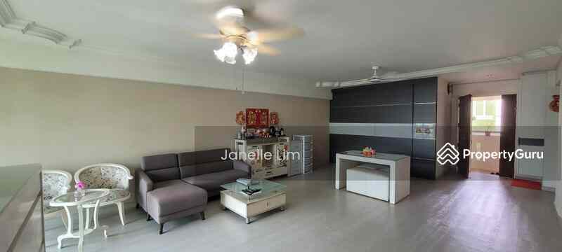 Prop-GPT: HDB Flat: D25 Woodlands 687C Woodlands Drive 75