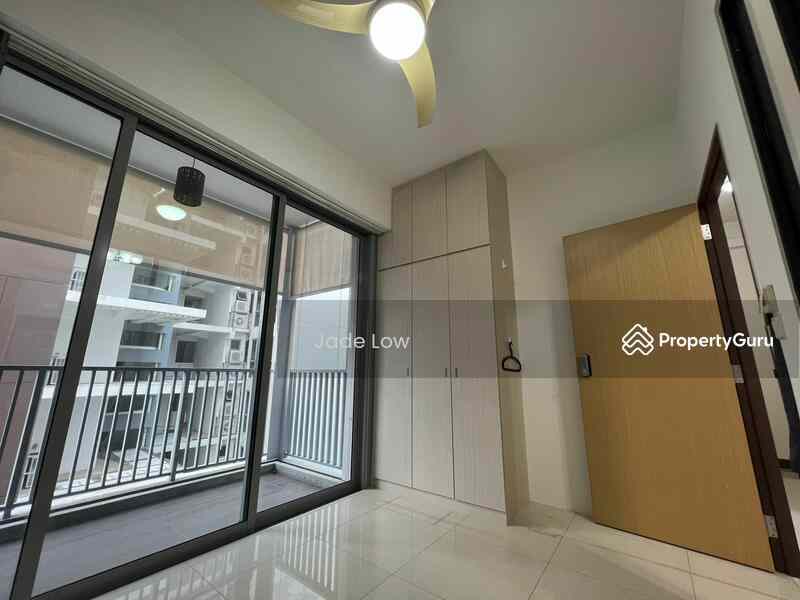Prop-GPT: Condominium: D18 Pasir Ris Seastrand