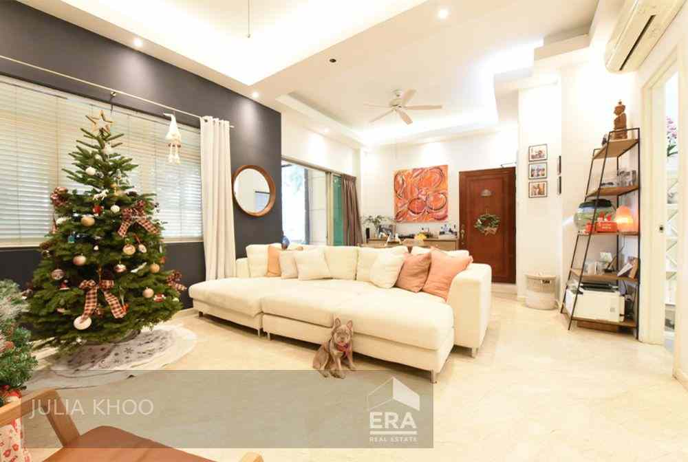 Prop-GPT: Condominium: D15  Costa Rhu