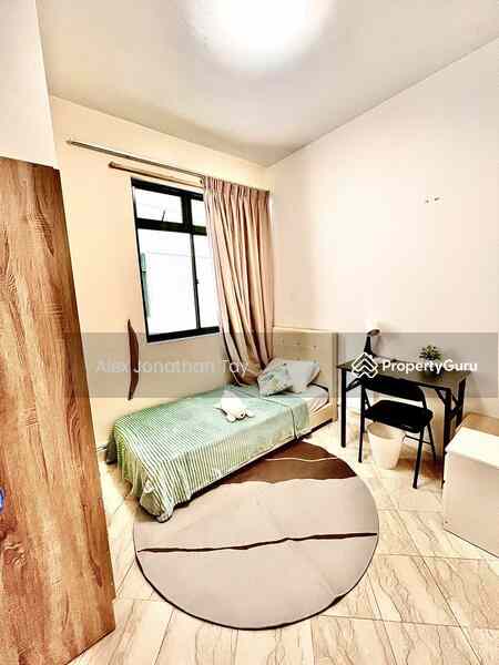 Prop-GPT: Condominium: D21  Parc Palais