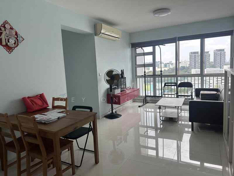 Prop-GPT: HDB Flat: D05 Clementi 421 Clementi Avenue 1