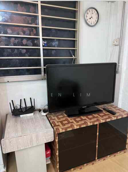 Prop-GPT: HDB Flat: D27 Yishun 742 Yishun Avenue 5