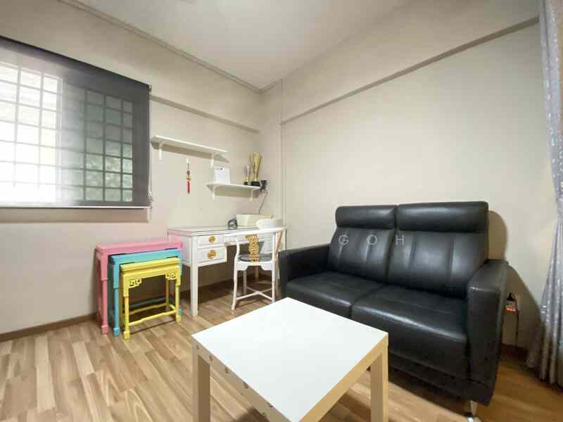 Prop-GPT: HDB Flat: D22 Jurong 303 Jurong East Street 32