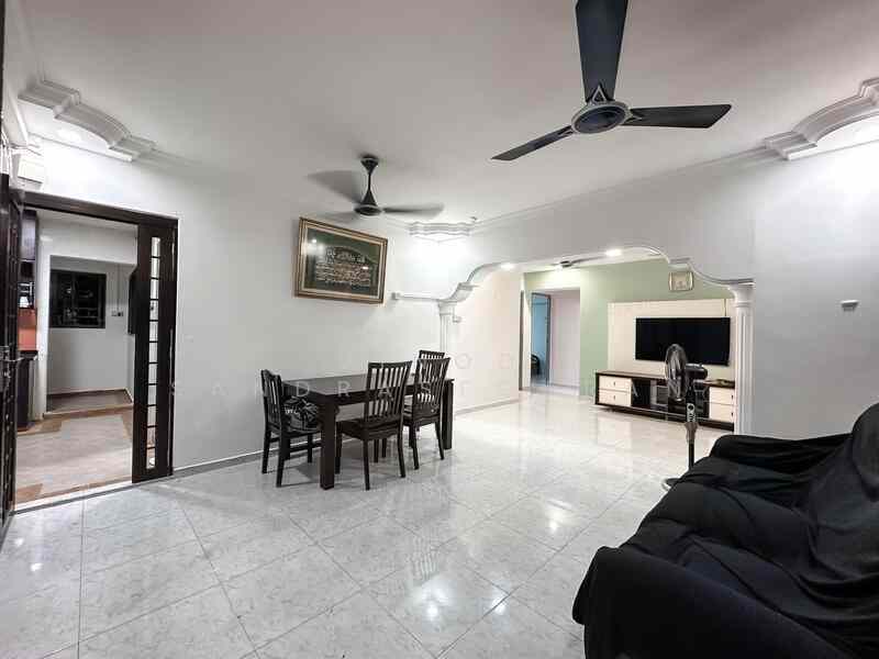 Prop-GPT: HDB Flat: D19 Hougang 950 Hougang Street 91