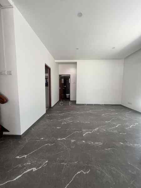 Beautiful, Well Maintained, Renovated Semi Detached: D10 Holland Semi-Detached | Prop-GPT the AI-Powered Property Guru