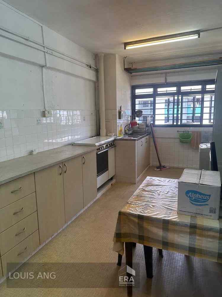 Prop-GPT: HDB - 2 room: D05 Clementi 307 Clementi Avenue 4