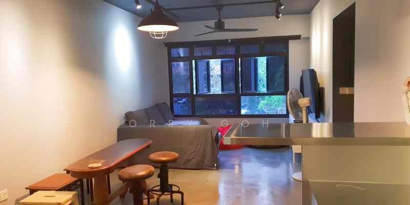 Prop-GPT: HDB Flat: D18 Tampines 869B Tampines Avenue 8