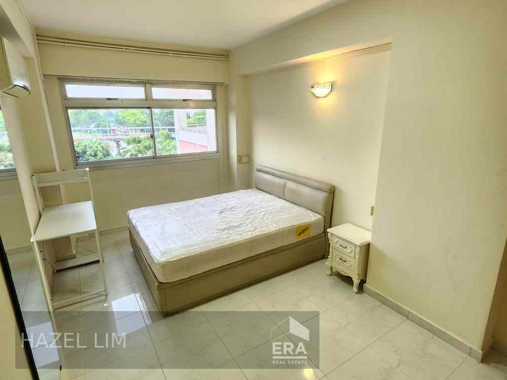 Prop-GPT: HDB - 3 room: D18 Tampines 396 Tampines Avenue 7