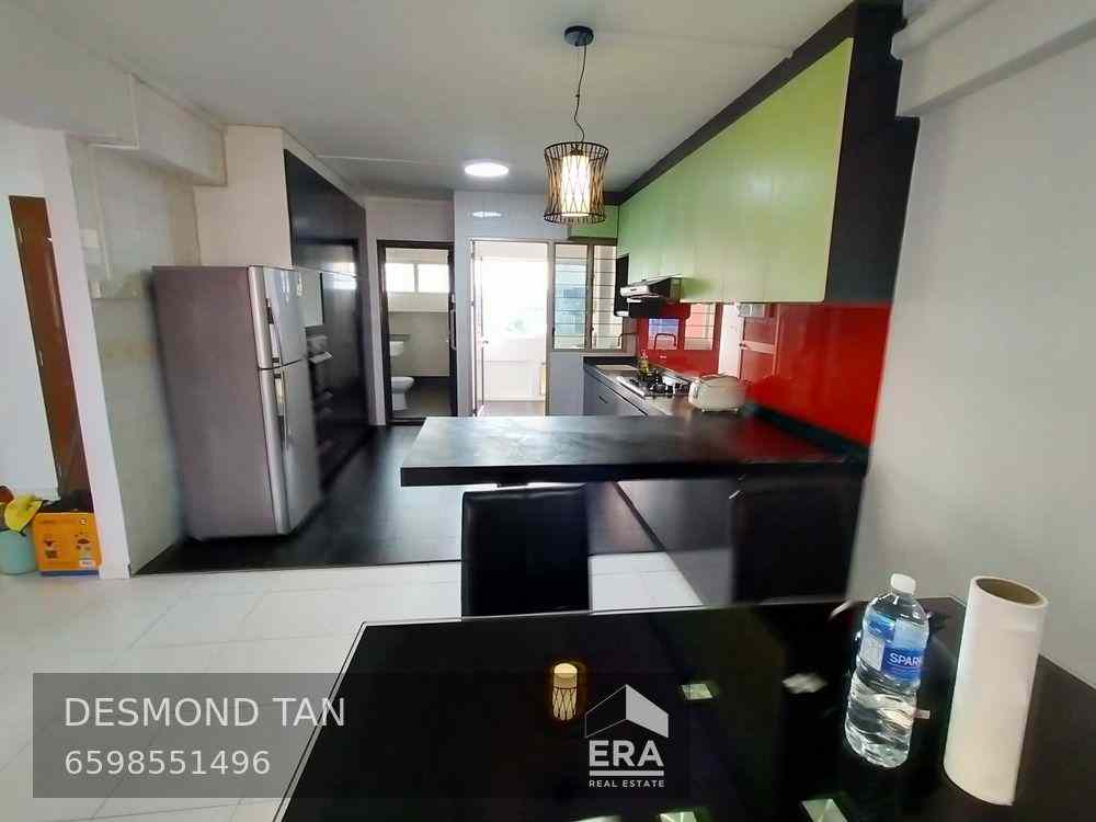 Prop-GPT: HDB - 3 room: D18 Pasir Ris 759 Pasir Ris Street 71