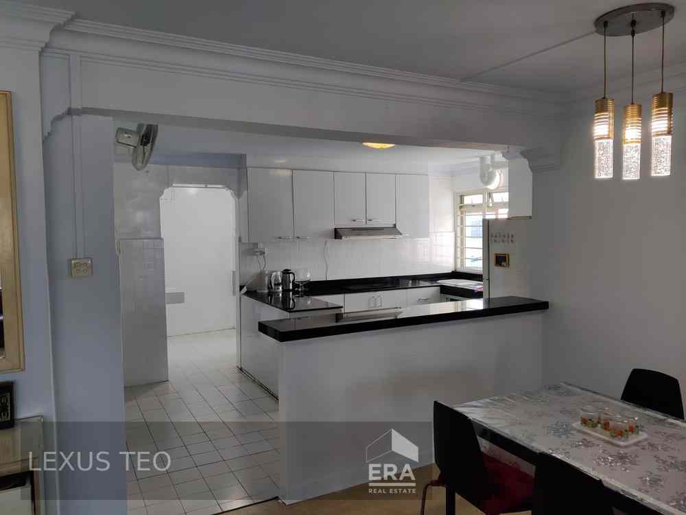 405 Pandan Gardens: D22 Jurong East HDB - 3 room | Prop-GPT the AI-Powered Property Guru