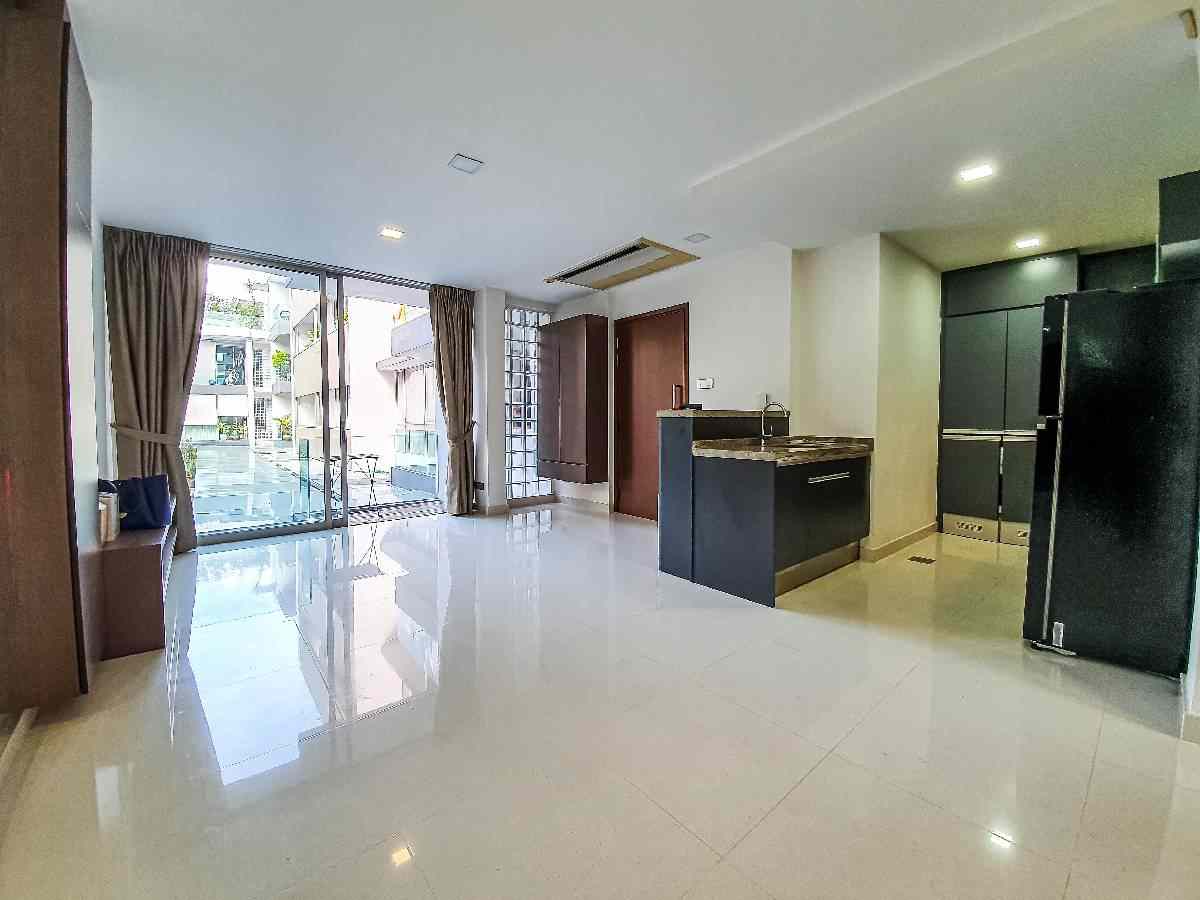 Prop-GPT: Condominium: D10  DLV