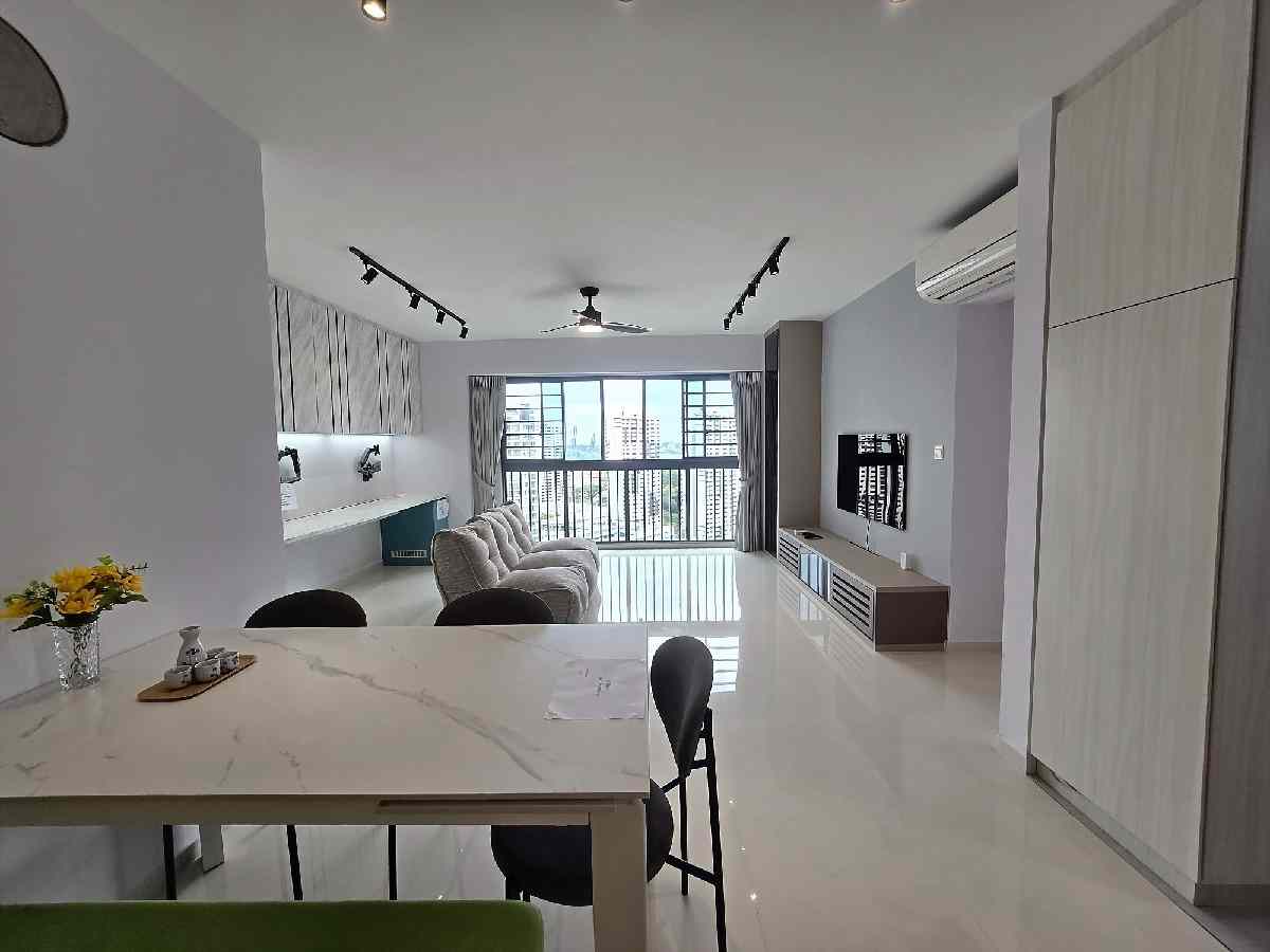 Prop-GPT: HDB Apartment: D02  Pinnacle @ Duxton