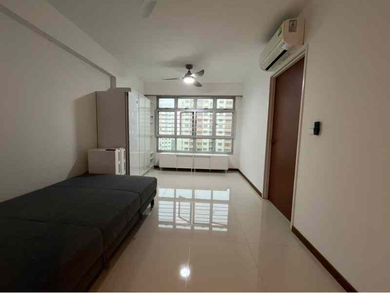 Prop-GPT: HDB Apartment: D27  129B Canberra Street