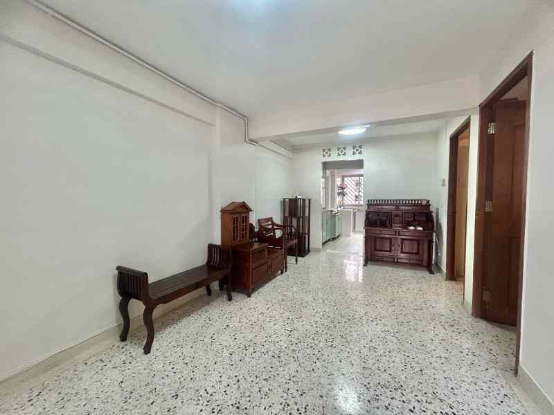Prop-GPT: HDB Apartment: D02  5 Tanjong Pagar Plaza