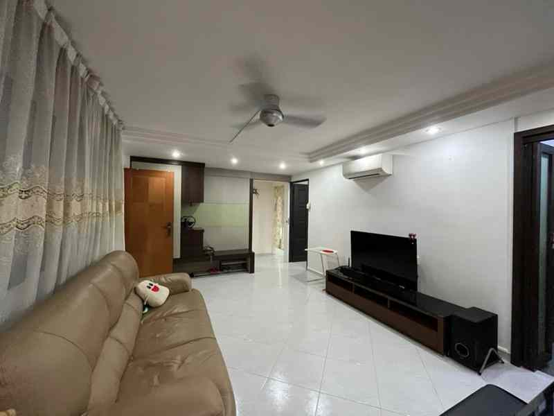Prop-GPT: HDB Apartment: D20  130 Bishan Street 12