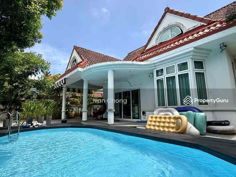 Prop-GPT: Detached: D10 Holland eden park