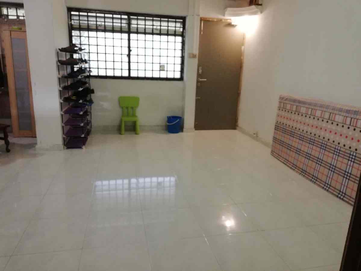 Prop-GPT: HDB Apartment: D03  125 Bukit Merah View