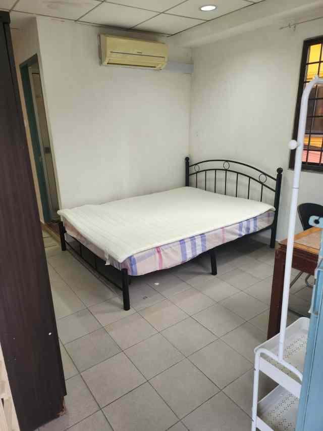 Prop-GPT: Shophouse: D15  Walk up tanjong katong room for rent