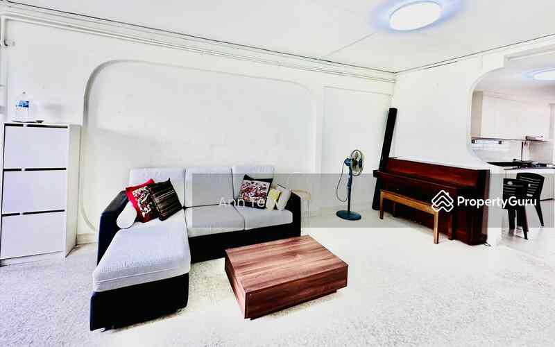 Prop-GPT: HDB Flat: D05  305 Clementi Avenue 4