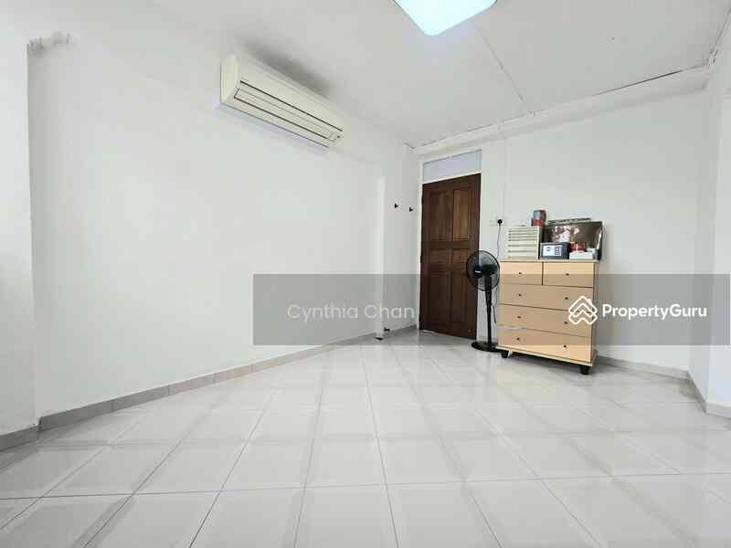 Prop-GPT: HDB Flat: D27 Yishun 757 Yishun Street 72