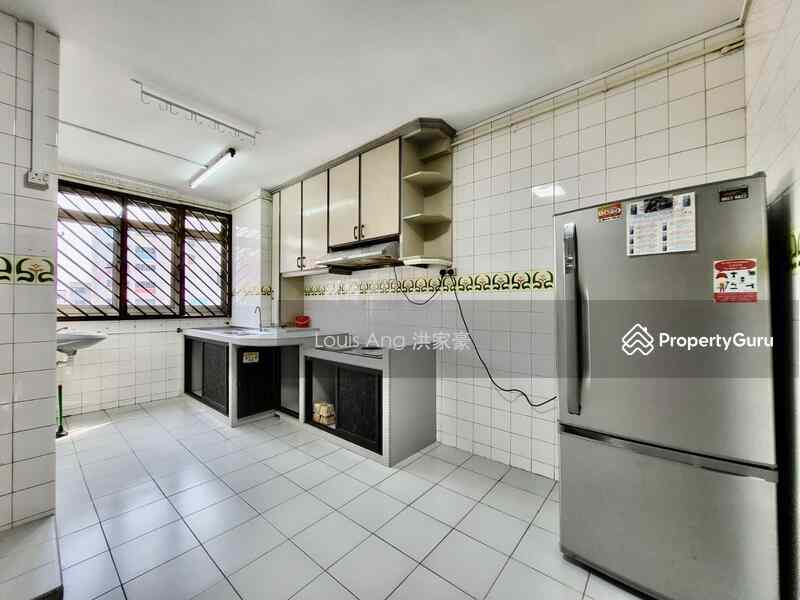 Prop-GPT: HDB Flat: D22 Boon Lay 725 Jurong West Avenue 5