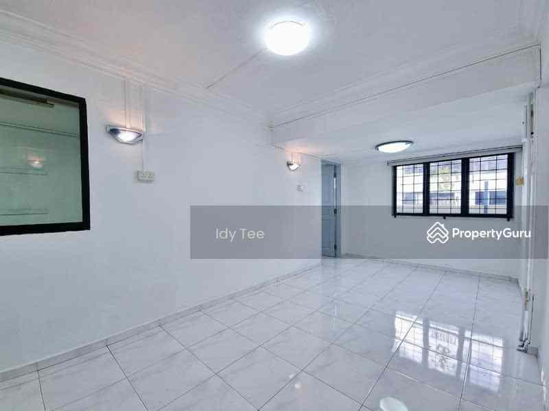 Prop-GPT: HDB Flat: D20 Ang Mo Kio 713 Ang Mo Kio Avenue 6
