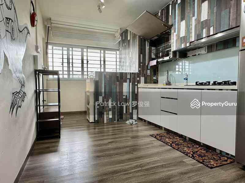 Prop-GPT: HDB Flat: D05  374 Clementi Avenue 4