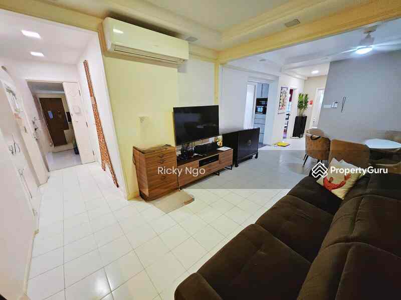 Prop-GPT: Condominium: D17  Azalea Park Condo