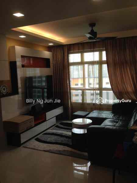 Prop-GPT: HDB Flat: D19 Punggol 671B Edgefield Plains