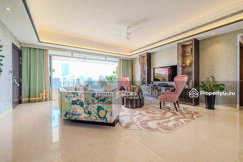 Prop-GPT: Condominium: D10  Latitude