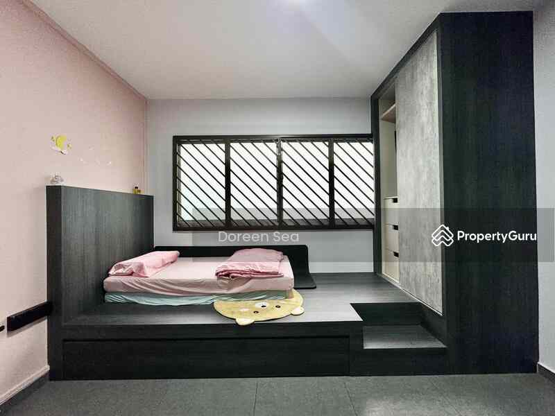 Prop-GPT: HDB Flat: D22 Boon Lay 823 Jurong West Street 81