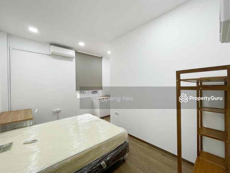 Prop-GPT: Corner Terrace: D05  170 Pasir Panjang Road