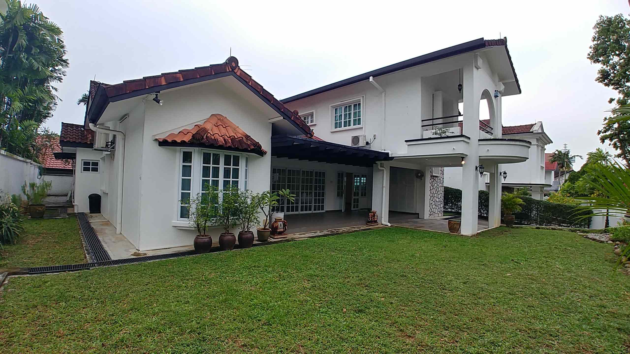 Prop-GPT: Bungalow: D10 Holland Hilltop Charming Bungalow with Pool, Mount Sinai, Vacant, Accessible!