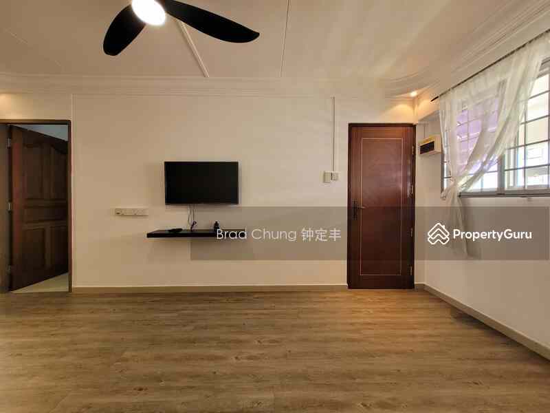 Prop-GPT: HDB Flat: D27 Yishun 806 Yishun Ring Road