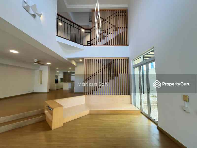 Prop-GPT: Semi-Detached: D19  Tranquil Environment, Well Maintained 2 Storey Semi-D Close to Amenities
