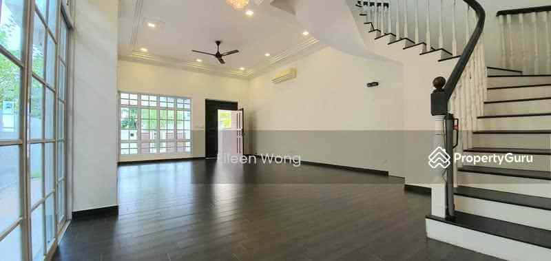 Prop-GPT: Semi-Detached: D15  East Coast Drive Cosy and Convenient!
