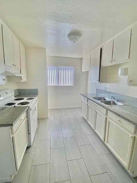 Prop-GPT: Apartment: CA Bakersfield, Kern 93309 2801 Wible Rd #14, Kern County, Bakersfield, CA, 93309: USD 995