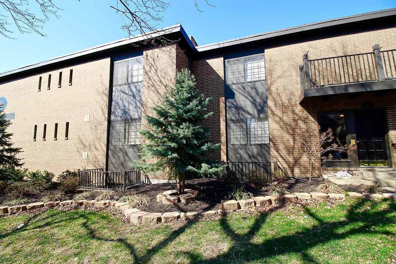 Prop-GPT: Apartment: MO Kansas City, Jackson 64111 4440 Jarboe St #4444-02, Jackson County, Kansas City, MO, 64111: USD 1,350