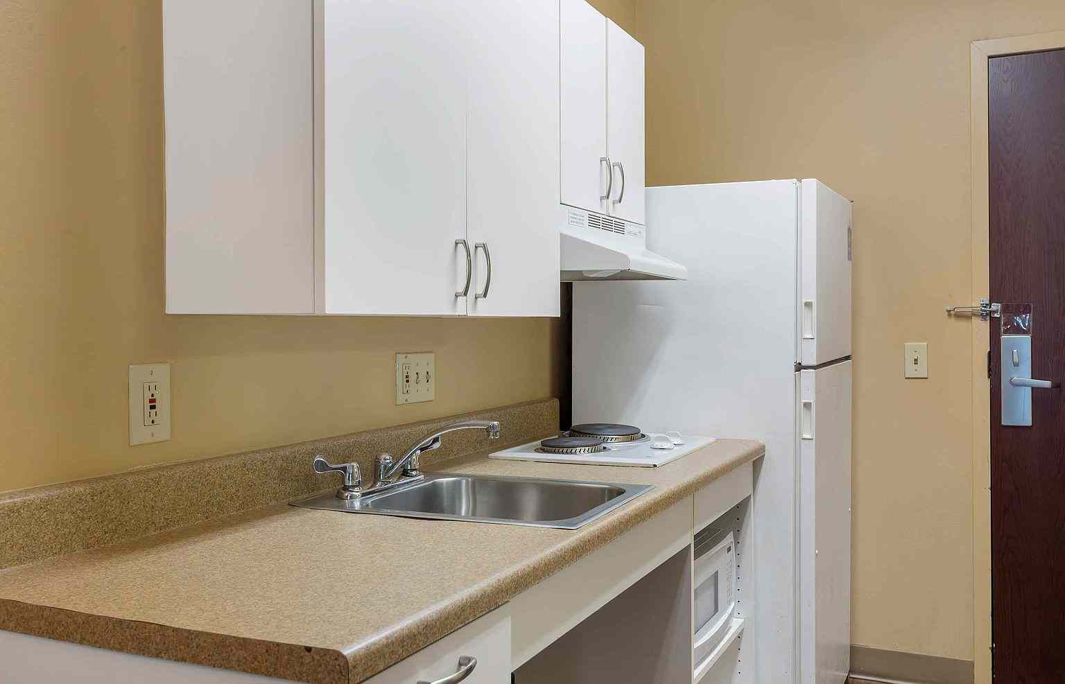 Prop-GPT: Apartment: CT Meriden, New Haven 06450 366 Bee St #1122, New Haven County, Meriden, CT, 06450: USD 2,309