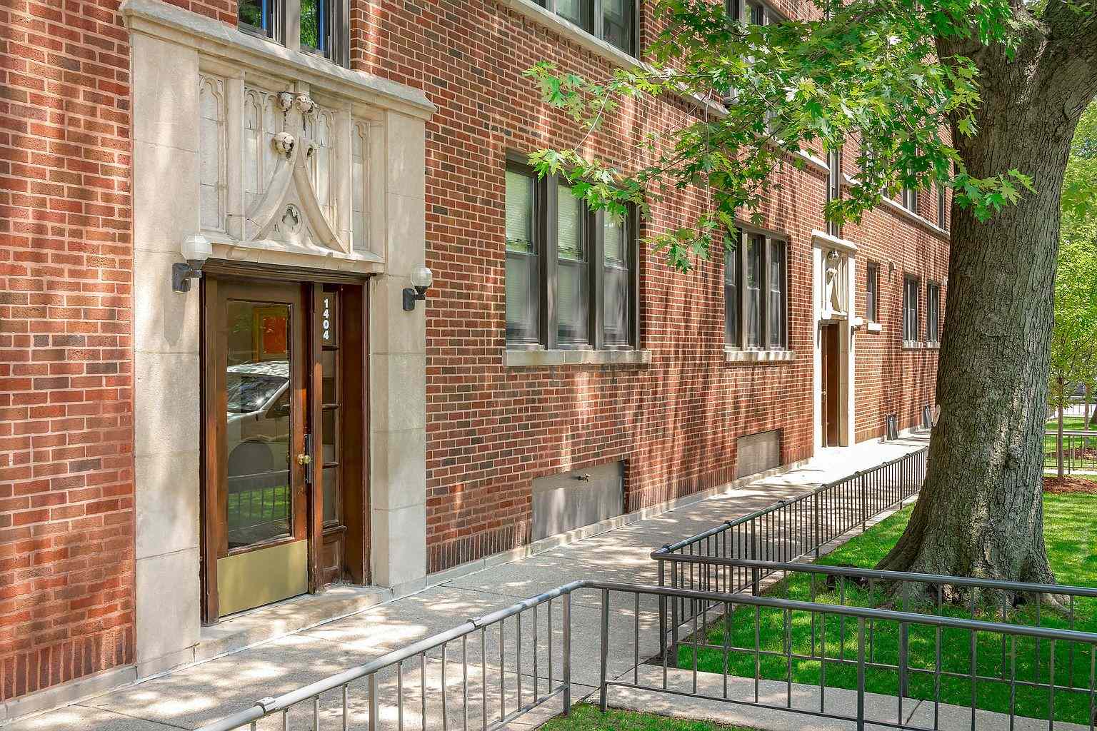 Prop-GPT: Apartment: IL Chicago, Cook 60660 1400 W Edgewater Ave #14022, Cook County, Chicago, IL, 60660: USD 1,340