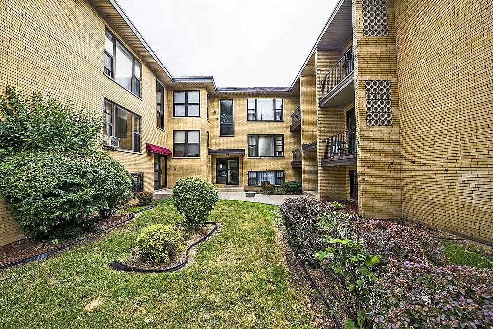 Prop-GPT: Apartment: IL Chicago, Cook 60619 8231 S Ellis Ave #8235-G, Cook County, Chicago, IL, 60619: USD 1,050