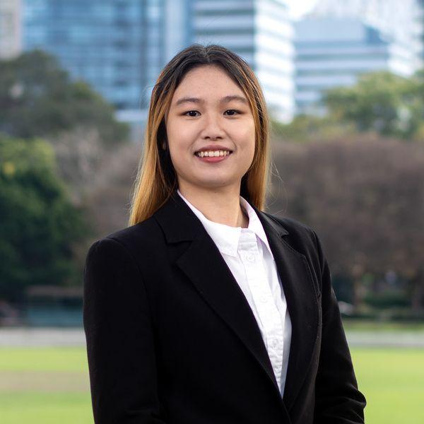 Victoria Fang Prop-GPT: Victoria Fang, Modern Sanctuary of Uncompromising Family Home