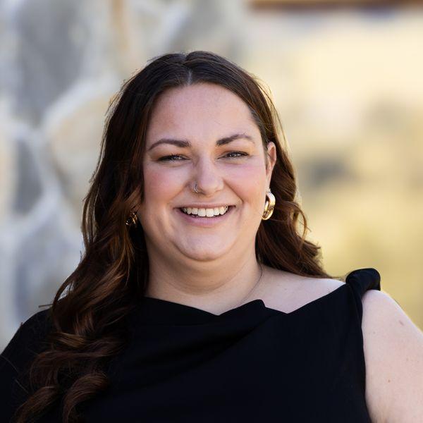 Prop-GPT: April Woolcott, Tidy Three bedroom with Spacious yard!